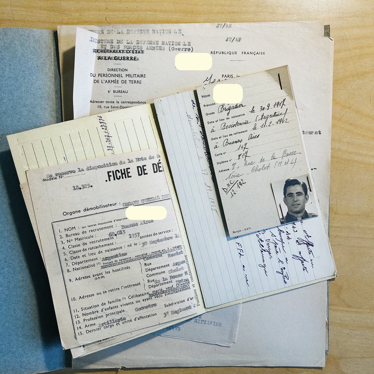 gwolf's tweet image. En recherchants des dossiers de résistants et de déportés résistants au Service historique de la Défense à Vincennes on tombe parfois sur des histoires incroyables de combattants engagés qui ont pris des risques insensés !
#genealogie #genealogistefamilialprofessionnel #SHD