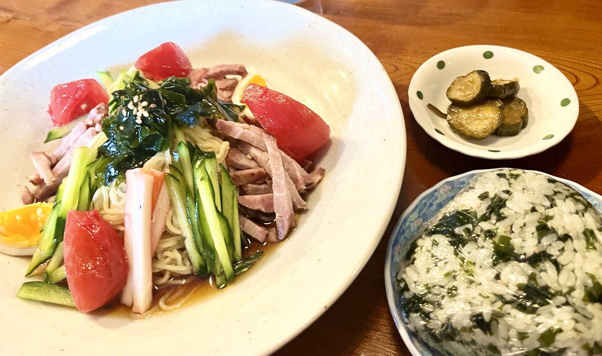 Mtgod10's tweet image. 神奈川県開成町

まかない料理“栄坊”さん  

ランチ!!!  

“冷やし中華 😋 大きなおにぎり🍙付き‼

栄ぼぉ～ 美味しいよぉ！ ご馳走様です

#開成町 #開成町飲食店 #開成町居酒屋 #栄坊 #地域内経済循環 #開成町ランチ #冷やし中華