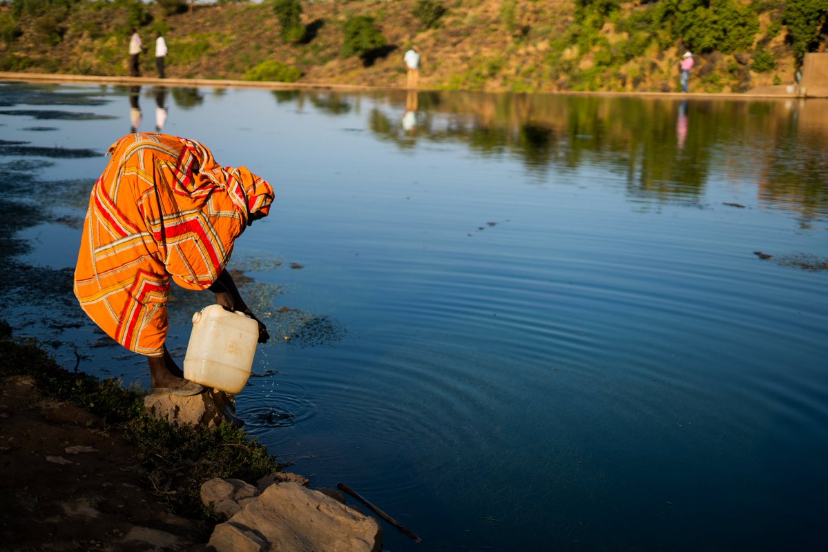 UNDP_Sudan's tweet image. Over 500,000 people in #Sudan including many displaced by war will gain access to clean, safe water close to home.
Supported by @KuwaitFund, this intervention means fewer health risks, less burden on families, and vital relief in places where basic services have collapsed.
