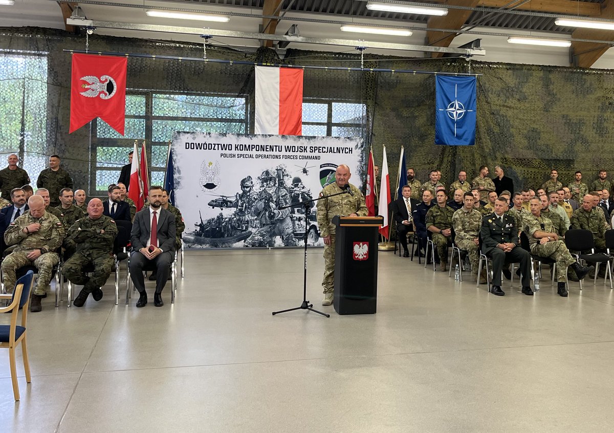 Ministerstwo Obrony Narodowej 🇵🇱 (@mon_gov_pl) on Twitter photo W Dowództwie Komponentu Wojsk Specjalnych w #Kraków, z udziałem wicepremiera W. <a href="/KosiniakKamysz/">Władysław Kosiniak-Kamysz</a>, rozpoczęła się uroczystość przekazania obowiązków na stanowisku dowódcy.
Generał brygady Robert Kopacki przekaże dowodzenie jednostką gen. brygady Michałowi Strzeleckiemu. W Dowództwie Komponentu Wojsk Specjalnych w #Kraków, z udziałem wicepremiera W. <a href="/KosiniakKamysz/">Władysław Kosiniak-Kamysz</a>, rozpoczęła się uroczystość przekazania obowiązków na stanowisku dowódcy.
Generał brygady Robert Kopacki przekaże dowodzenie jednostką gen. brygady Michałowi Strzeleckiemu.