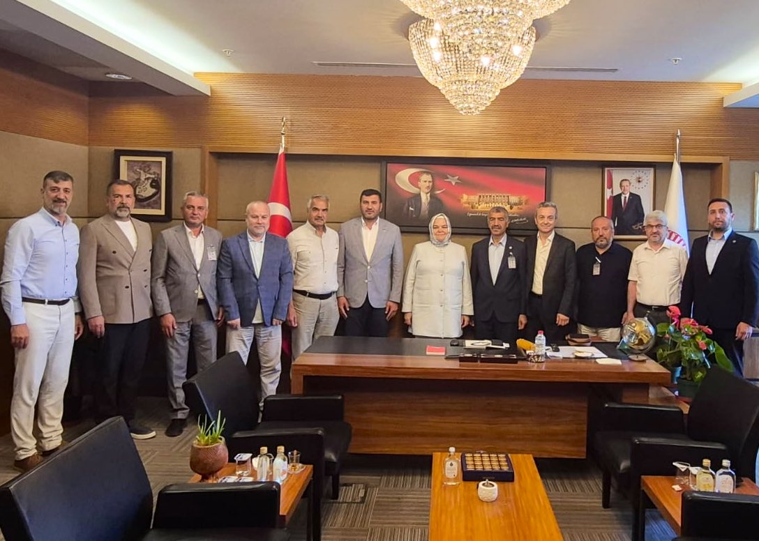 akaribr's tweet photo. Eskişehir Memur-Sen olarak Eskişehir Ak Parti Milletvekilimiz Prof Dr Ayşen Gürcan'ı ziyaret ettik. Milli Eğitim, Gençlik Spor ve Kültür Komisyonu Başkanlığı görevine getirilmesi vesileyle hayırlı olsun dileklerimizi ilettik. Ayrıca sendikal gündem ve Eskişehir gündemine dair değerlendirmelerde bulunduk. Kendisine teşekkür eder yeni görevinde başarılar dileriz.@ProfDrAGurcan
