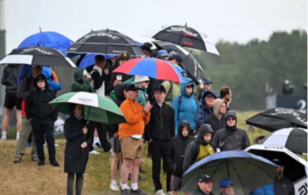 BrineHealth's tweet image. Most of the country is warm and sunny (where it’s basically July/Summer!). Meanwhile at @TheOpen the @RandA seek out the hair shirt of wet, cold, bleak venues. It tests resilience against the elements more than it tests golf. It’s @TheMasters every time for me!