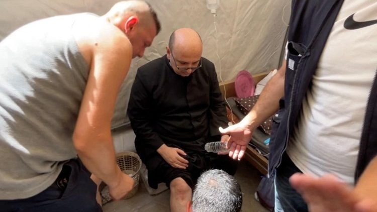Rvaticanaitalia's tweet image. 📌 Il Mondo alla Radio
16.05
L’appello del Papa per #Gaza: immediato cessate il fuoco. Dialogo e pace nella regione. Nell'attacco alla chiesa chiesa cattolica della Sacra Famiglia, due morti e decine di feriti