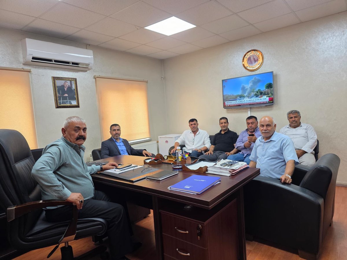 Oduncular ve kömürcüler odası Başkanımız Hadi öge’yi makamında oda başkanlarımızla birlikte ziyaret ettik .ilgi ve alakalarından dolayı teşekkür ederiz.