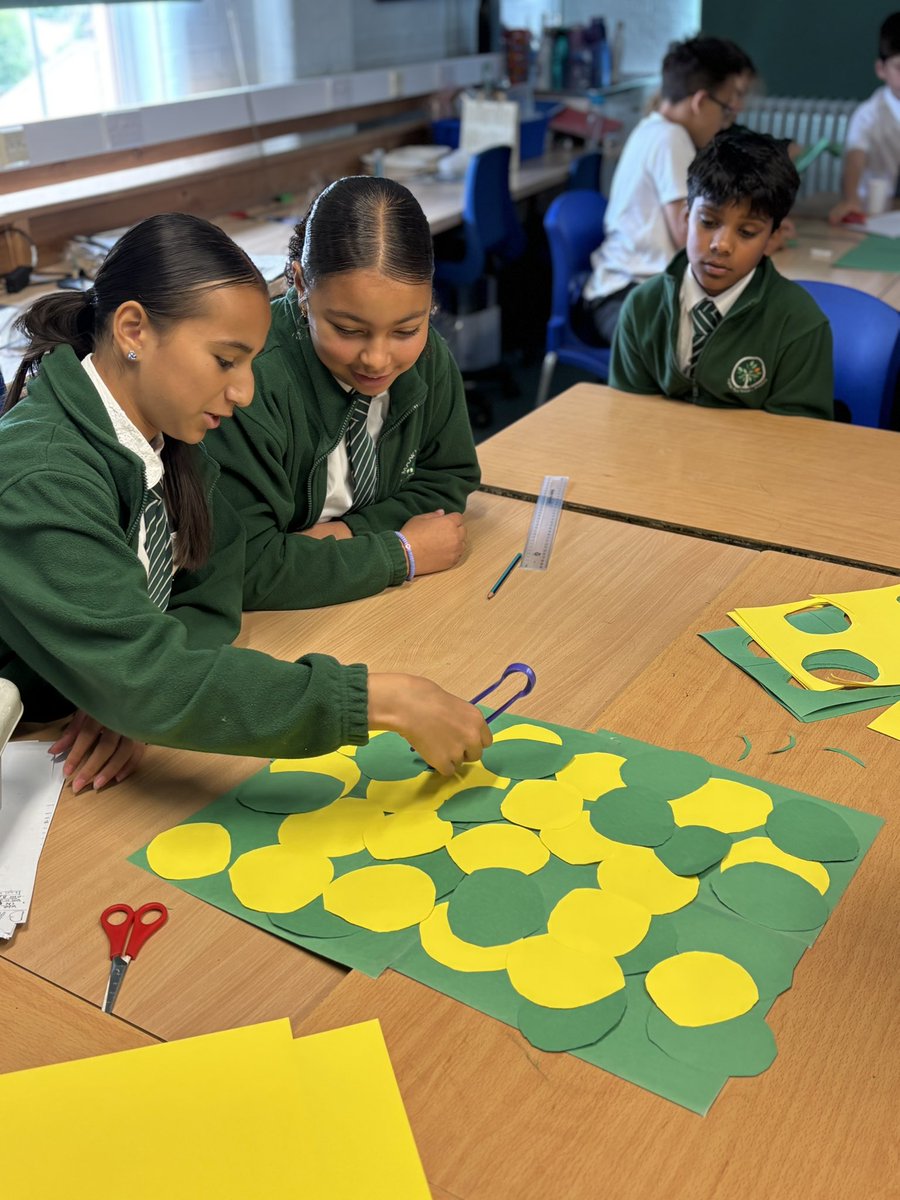 ManorParkSchSM1's tweet image. Awesome natural selection activity for Year 6! They used tweezers to pick up yellow and green circles, simulating how birds find food. The big discovery? The green circles were super camouflaged and much trickier to collect! Hands-on learning at its best! #weareLEO #MPPAScience
