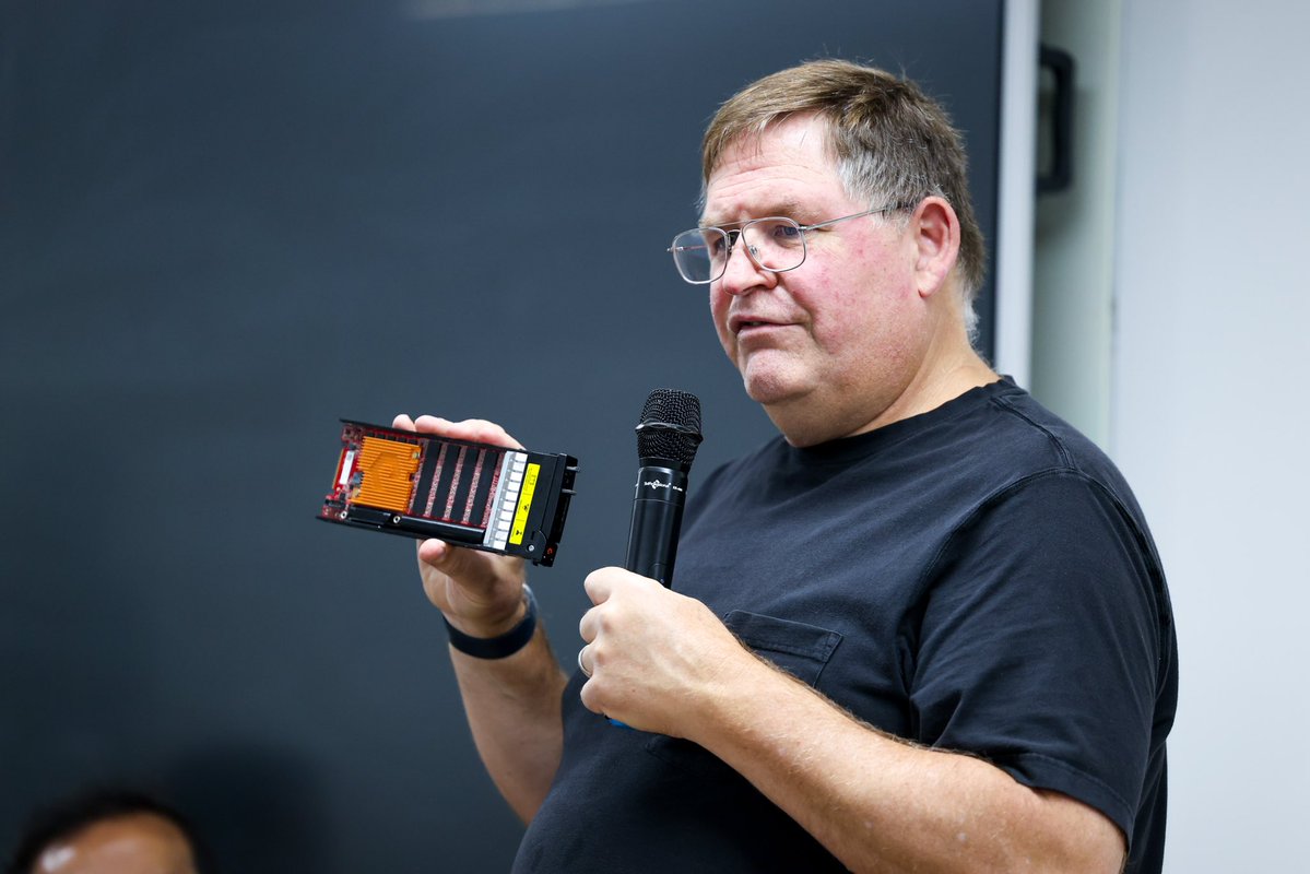 ChanakyaUni's tweet image. An Inspiring Interaction at Chanakya University!

We were honoured to host John Colgrove, Founder and Chief Visionary Officer (CVO) of Pure Storage, for an engaging session with our faculty and students.

As part of their visit to our Global Campus, John and his India team shared…