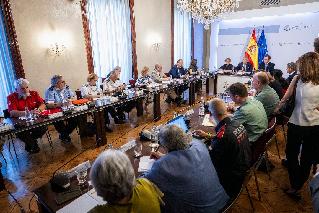 Ministerio del Interior (@interiorgob) on Twitter photo ➡️ Delitos de odio: grupos racistas y xenófobos de extrema derecha, “objetivos prioritarios” de análisis e investigación de las #FCSE
ℹ️ La Secretaría de Estado de Seguridad de <a href="/interiorgob/">Ministerio del Interior</a> envía hoy las nuevas directrices a <a href="/policia/">Policía Nacional</a> y <a href="/guardiacivil/">Guardia Civil</a>
🌐 f.mtr.cool/vovsubqctv ➡️ Delitos de odio: grupos racistas y xenófobos de extrema derecha, “objetivos prioritarios” de análisis e investigación de las #FCSE
ℹ️ La Secretaría de Estado de Seguridad de <a href="/interiorgob/">Ministerio del Interior</a> envía hoy las nuevas directrices a <a href="/policia/">Policía Nacional</a> y <a href="/guardiacivil/">Guardia Civil</a>
🌐 f.mtr.cool/vovsubqctv
