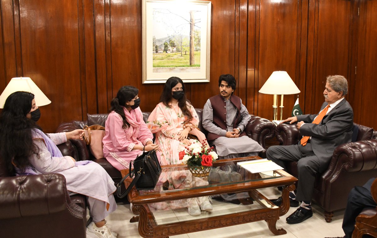 A delegation comprising student representatives and association members of the Aspirants of the CSS met with Hon. Syed Naveed Qamar, Member of the National Assembly (MNA), to deliberate on the pressing challenges faced by candidates of the Central Superior Services (CSS)
