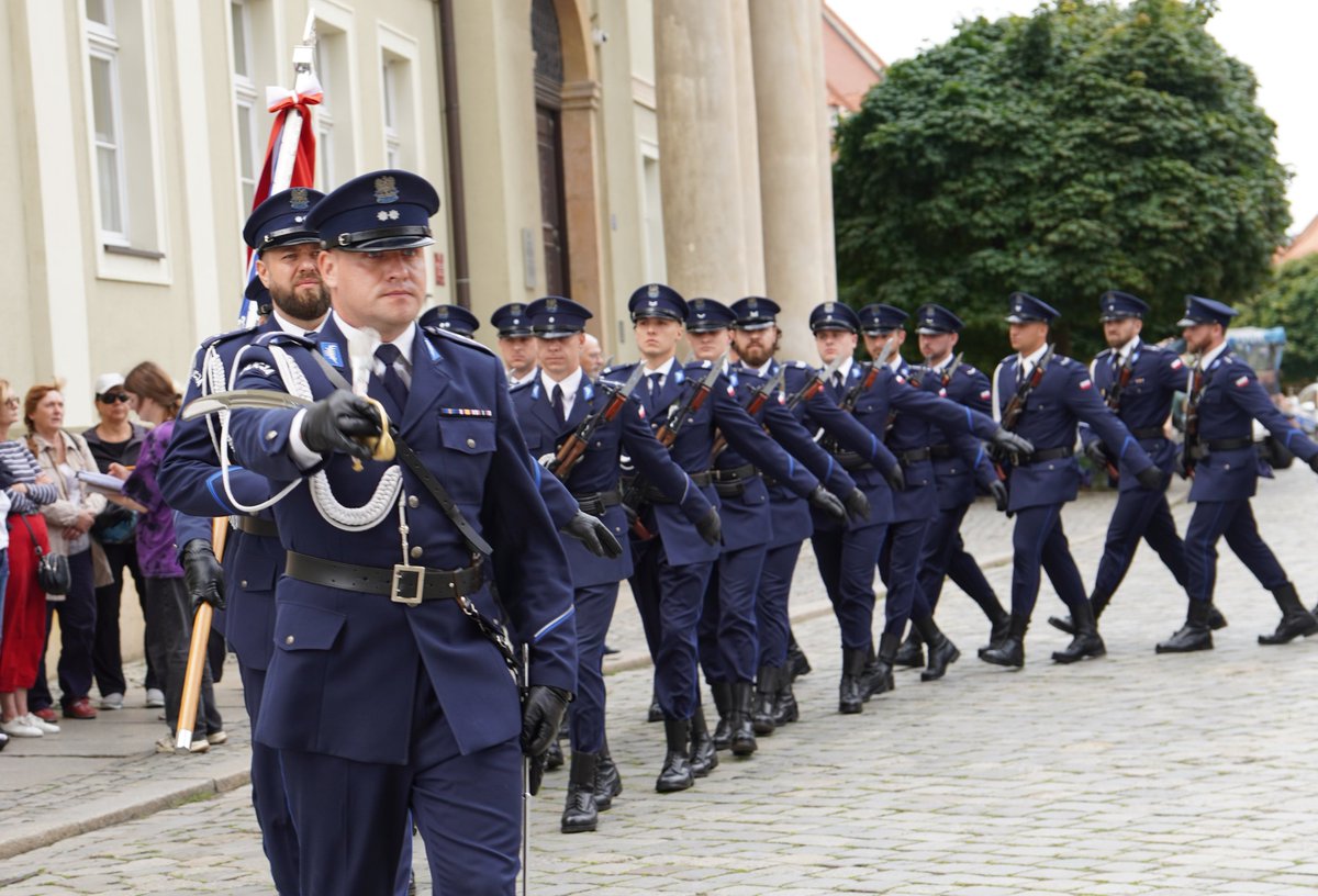 - Prawo potrzebuje miłości, bo inaczej przekształca się w bezprawie. Miłość potrzebuje sprawiedliwości, by nie okazała się słabością - mówił kapelan dolnośląskiej policji ks. Stanisław Stelmaszek, przewodnicząc Mszy św. w 106. rocznicę powołania Policji Państwowej.