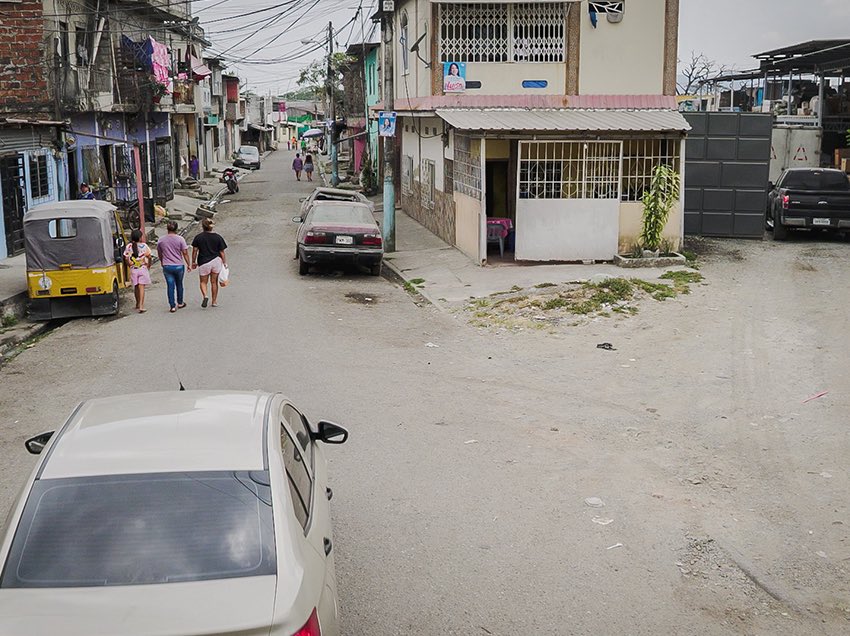 PASCUALES AVANZA: 25.000 HABITANTES TENDRÁN AGUA, ALCANTARILLADO Y CALLES DIGNAS

Después de 132 años sin alcantarillado, Pascuales inicia una transformación histórica. Más de 25.000 habitantes se beneficiarán con obras de agua potable, aguas lluvias, pavimentación, aceras,