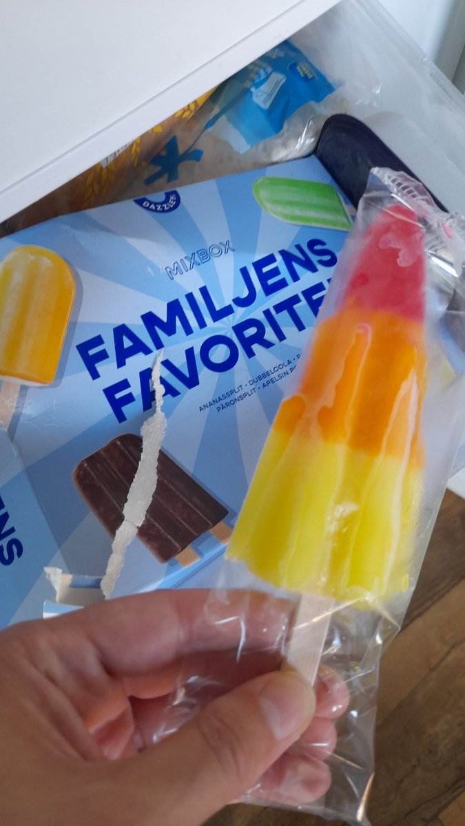 SwedishGamester's tweet photo. It's so friggin' #hot in my #apartment that I'm #panicking! Even though the #fan is running I had to #StripDown to my underwear, and trying to #CoolOff with #popsicles! But I'm still #VeryWarm! And this #weekend it's gonna be even #hotter! 🥵🥵🥵
What's the #temp at #YourPlace? https://t.co/6ci172uOMs