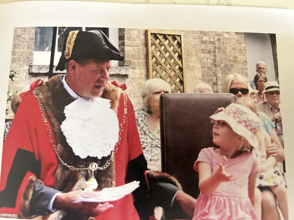 MarkourbseBID's tweet image. It was a privilege to know & work with Robert Everitt during his time as Town, Borough, District & County Councillor & also as an @ourburysteds BID board member. He was so proud & supportive of his ‘communities’ wherever they were & was an extremely polite & civilised gentleman.