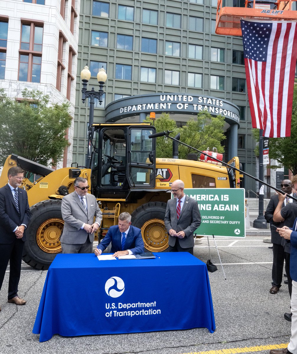 SecDuffy's tweet photo. Today I signed an agreement with @TxDOT to let Texas better manage its environmental reviews.
 
This is about getting Washington bureaucrats out of the way.
 
Slashing red tape ensures bridge and highway projects are completed faster, saving TIME and MONEY.
 
@POTUS and @USDOT are ringing in a GOLDEN AGE of TRANSPORTATION!