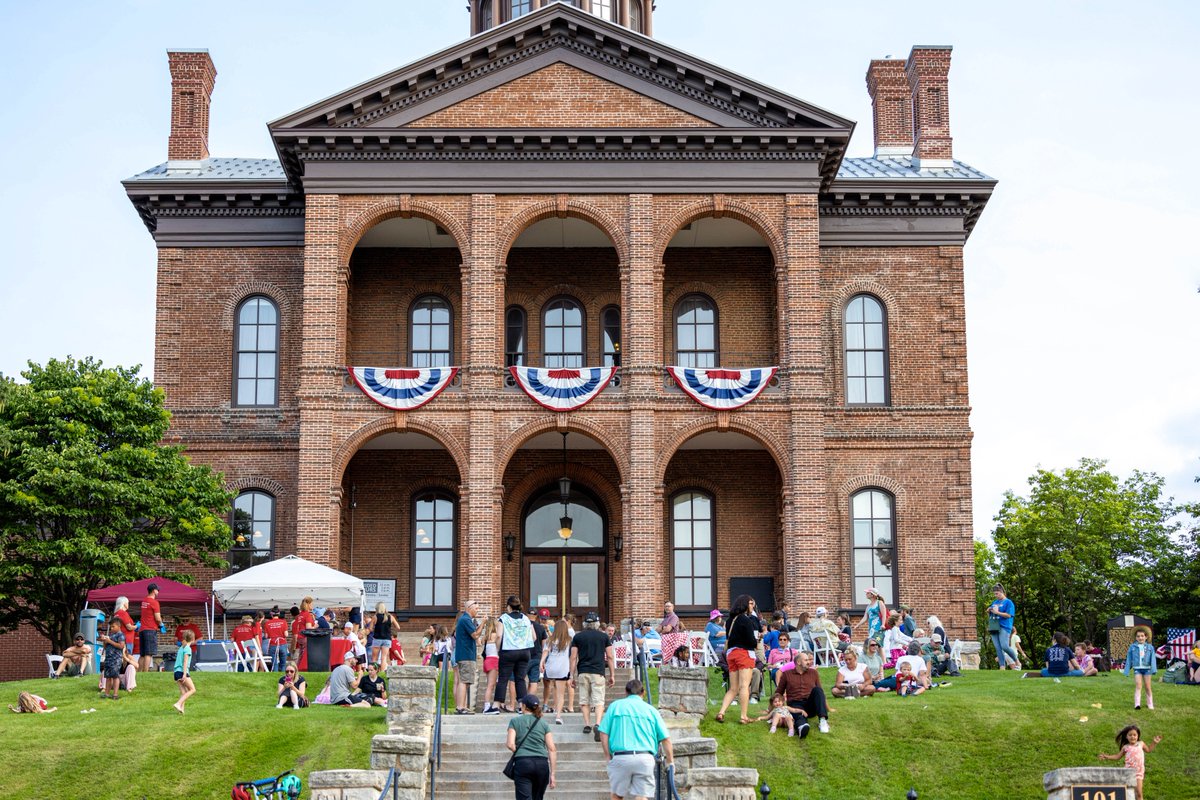 We can't wait to see you all tonight at the Community Ice Cream Social at the Historic Courthouse! Join us for live music, art activities, and root bear floats! We can't wait to see you there!
