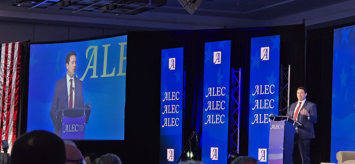 DavidThomasOH's tweet image. Ohio's next Governor @VivekGRamaswamy speaking at @ALEC_states conference introduced by Senate President @Rob_McColley 🇺🇸 Introducing the Ohio Doctrine!