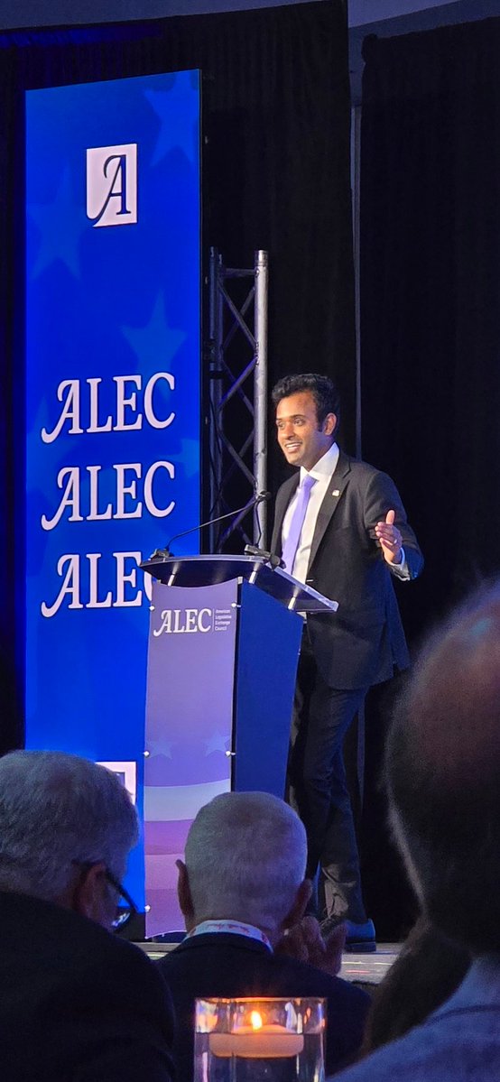 DavidThomasOH's tweet image. Ohio's next Governor @VivekGRamaswamy speaking at @ALEC_states conference introduced by Senate President @Rob_McColley 🇺🇸 Introducing the Ohio Doctrine!