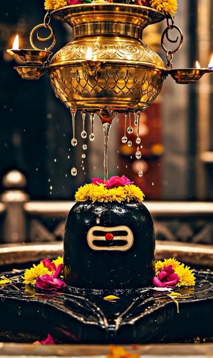 आज कल शरीफ़ वही है,
जिनके राज छुपे हुए है..॥
