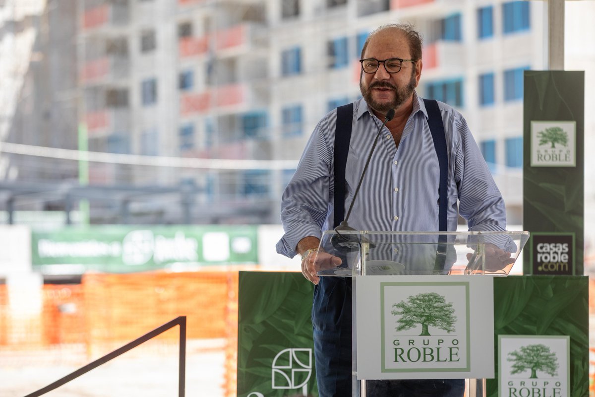 "Felicito al Grupo Roble y a la familia Poma por el esfuerzo que han invertido en El Salvador. No siempre fue posible trabajar de esta manera, pero ahora que contamos con las condiciones adecuadas, debemos redoblar esfuerzos y seguir avanzando con más fuerza". Secretario