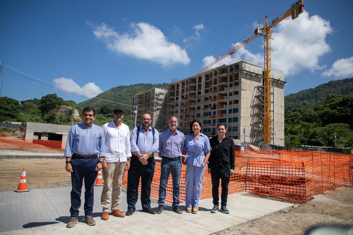 SComercioSV's tweet image. Con la presentación oficial de Garden Towers, Grupo Roble reafirma su apuesta por el desarrollo urbano de San Salvador. 🇸🇻

El secretario @MiguelKattan1 reconoció la relevancia de este tipo de iniciativas, que fortalecen la planificación urbana, estimulan la inversión en el país…