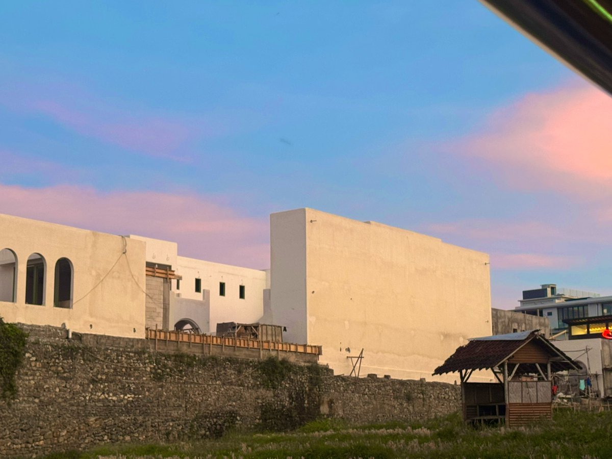 AnnieLiao_2000's tweet image. Bali is literally a hidden sanctuary for founders to lock in:
(have spent the last week working here)
- I’ve easily worked 8-12am most days
- culture of wellness (meditation, breath work, spirituality)
- accessible founder hobbies: hiking, climbing, beach, paddle
- numerous…