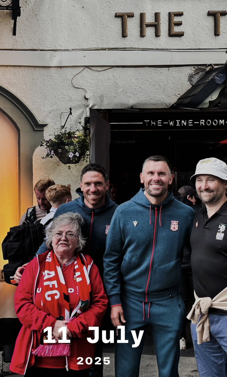 bazthomas2001's tweet photo. Mad to think after 2yrs since this legend photo-bombed at Torquay on Away final day of 2022/23 NL Champions Season… reunited in Melbourne, with @tozer_ben then photos pop up on timeline
@BenFoster #WxmAFC Been great Ambassadors of @Wrexham_AFC #WrexhamDownUnder https://t.co/oPXwcx6aXJ