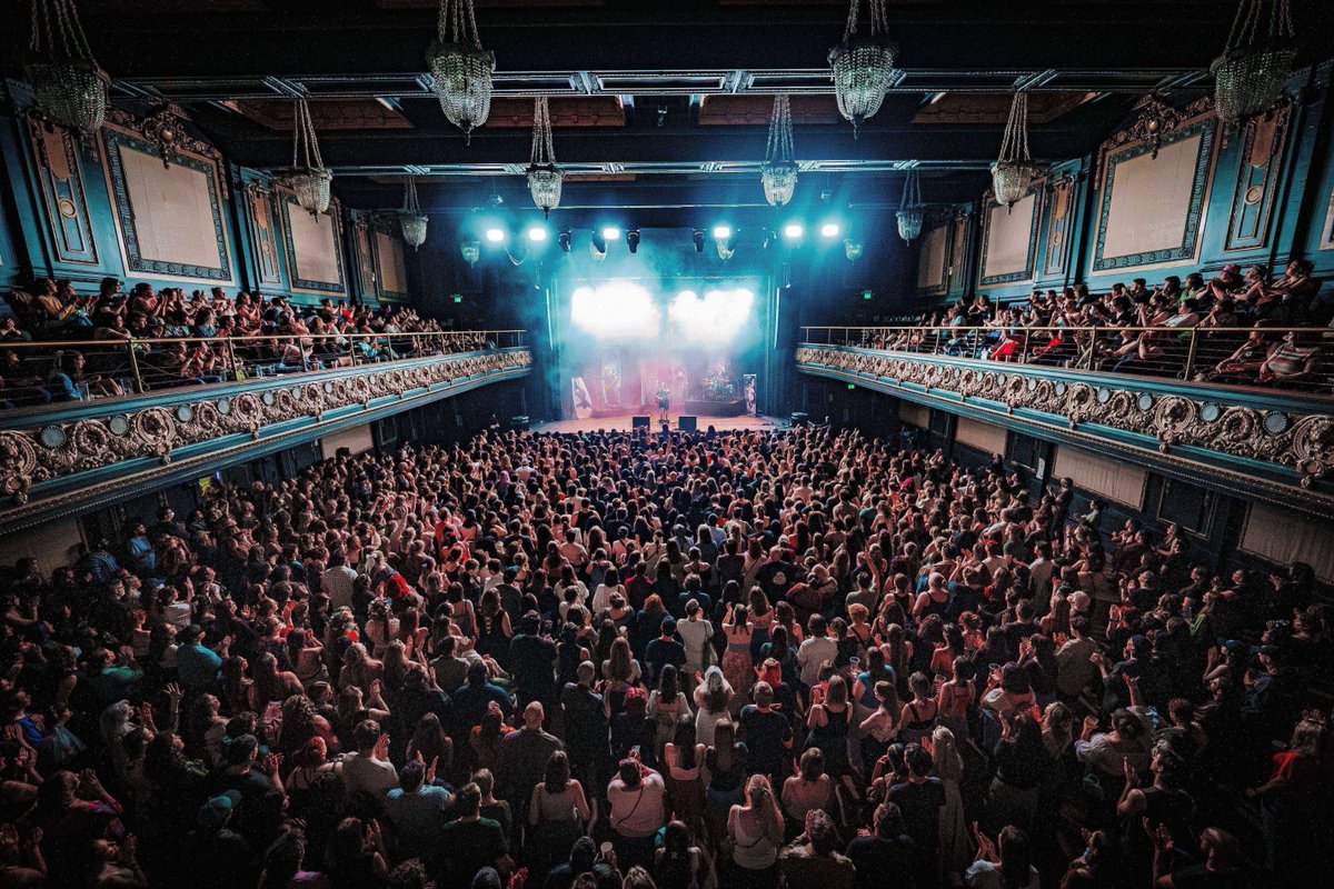 No place like our ballroom 💚

📸 <a href="/mediabytb/">Tristan</a>