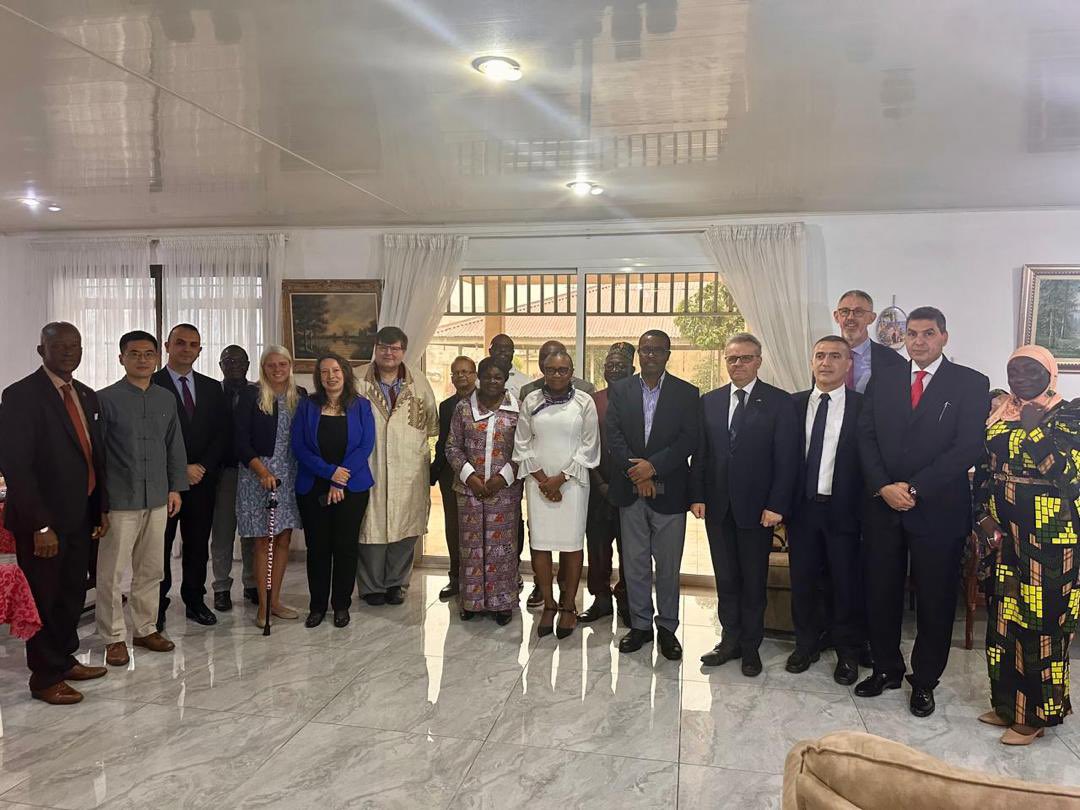 GERinSalone's tweet image. Thank you @NRASalone Commissioner General @JBangura4 for joining today’s regular meeting of the Diplomatic Corps at the Residence of Libanon in Freetown and discussing subjects of interest to the Heads of Missions accredited to Sierra Leone.