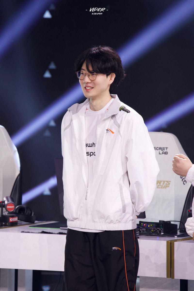 XKay71's tweet image. 250717 EWC QuarterFianl
与旧友赛场相见的喜悦
愿你们10月在世界赛赛场上再遇
#Viper #바이퍼 #박도현