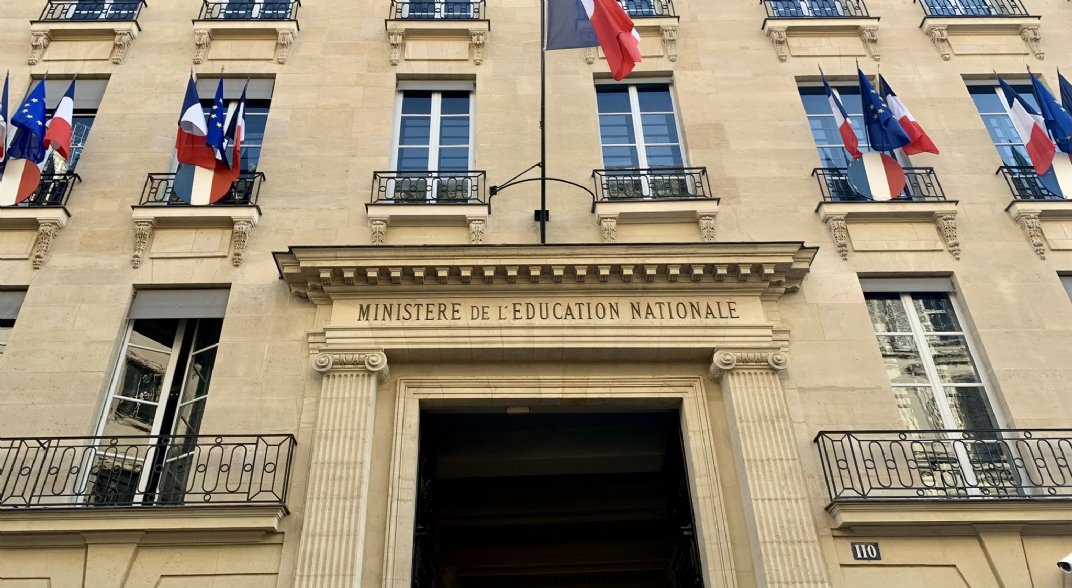 Bousquet_FR's tweet image. L'Éducation nationale a une grande part de responsabilité dans le développement du racisme antiblanc.
La haine de la France inculquée dès le collège a des effets concrets dramatiques sur les jeunes Blancs que j’ai rencontrés et qui évoluent dans des environnements scolaires où…