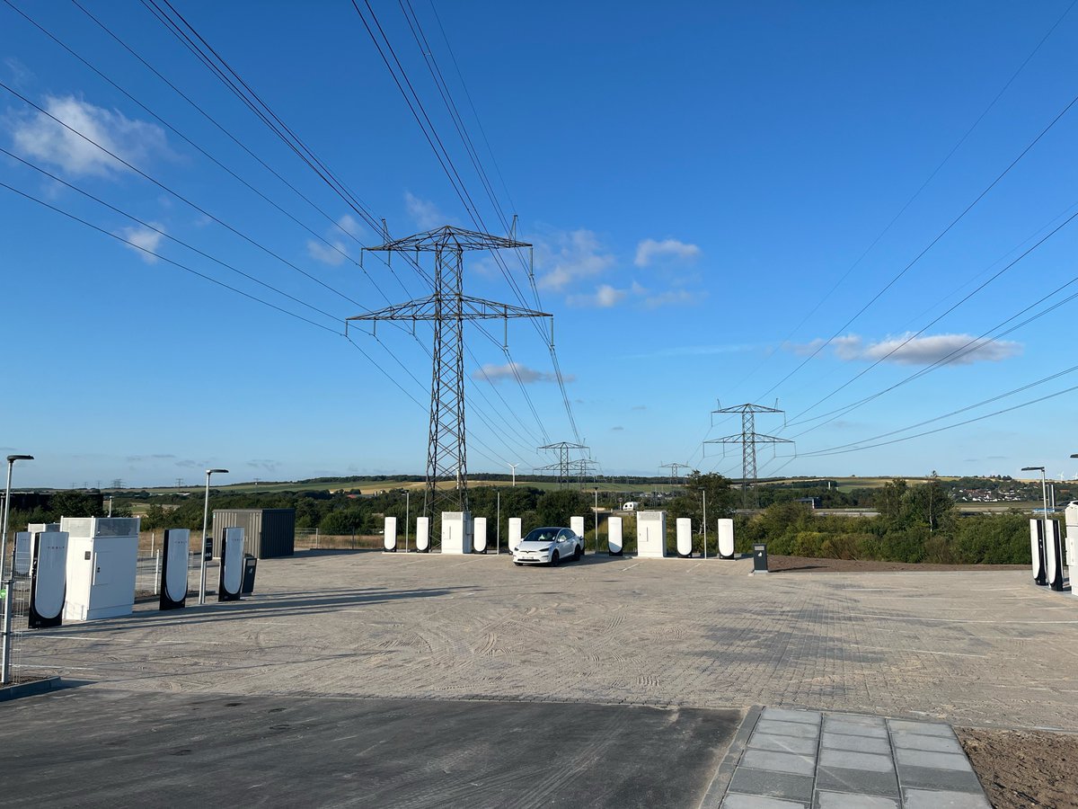 TeslaCharging's tweet image. New Tesla Supercharger: Svenstrup J, Denmark (24 stalls)
tesla.com/en_eu/findus?l…
