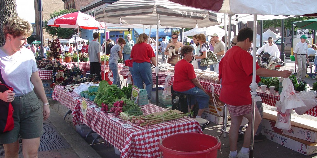 Celebrating 50 seasons of Thill’s Produce at The Market! What started in 1976 with Lillian and James Thill has grown into a four-generation tradition rooted in family, community and Iowa values. Join us for our 50th season celebration event on July 26! 

ow.ly/eIx350WrnrK