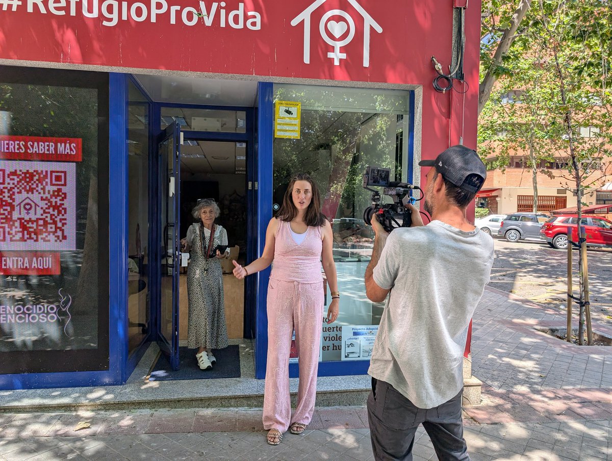 derechoavivir's tweet image. Hoy nos ha visitado la Televisión Nacional Francesa!!
Nos han hecho un reportaje sobre nuestra labor.
De momento somos el único sitio con estas características que salva vidas de bebes, esperemos que se exporte la idea y haya muchos más pronto..!