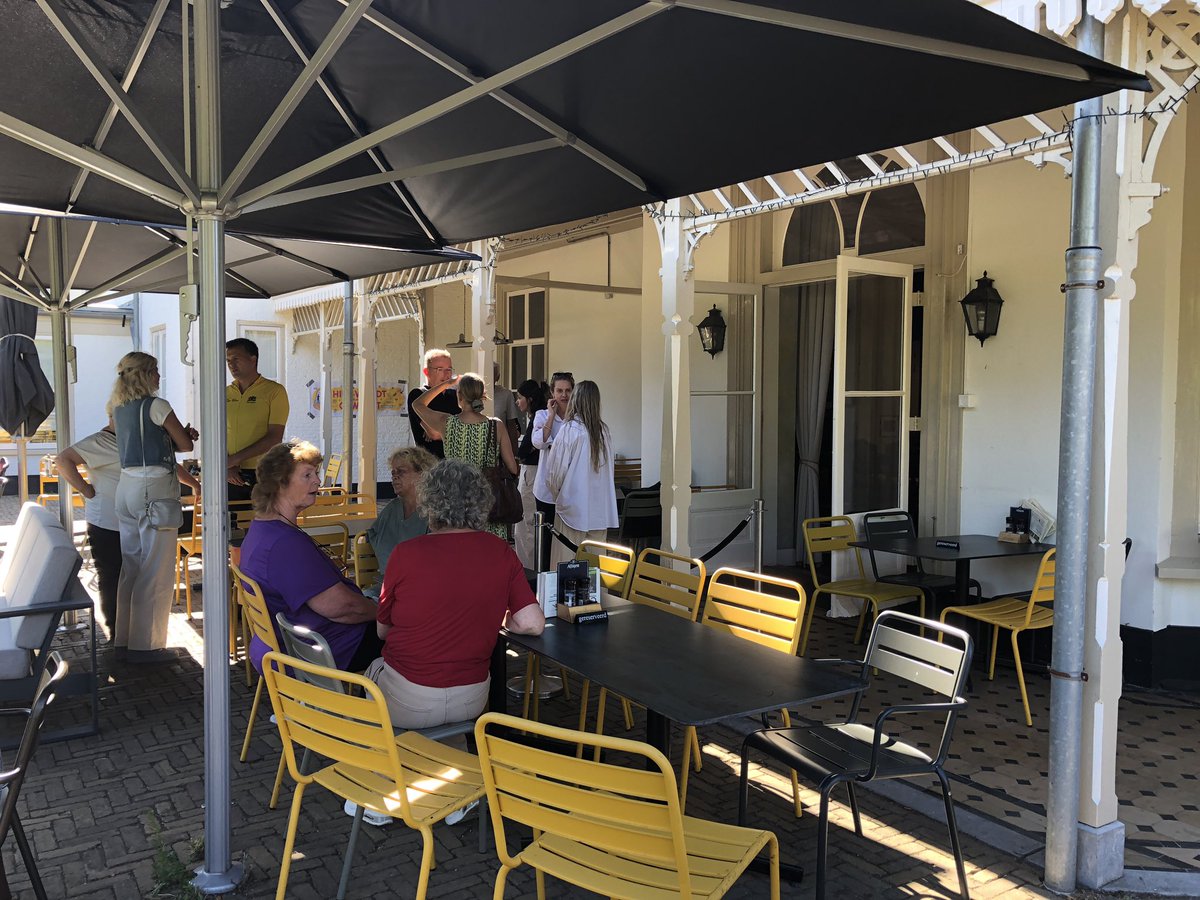 Wij waren vanmiddag gastheer voor de Haagse #Stadmakersborrel. Mooie gelegenheid om degenen die #VillaOckenburgh nog niet kenden te informeren over geschiedenis en alle gasten over lopende ontwikkelingen en toekomstplannen. #Katalys gaf uitleg waar zij kan ondersteunen.