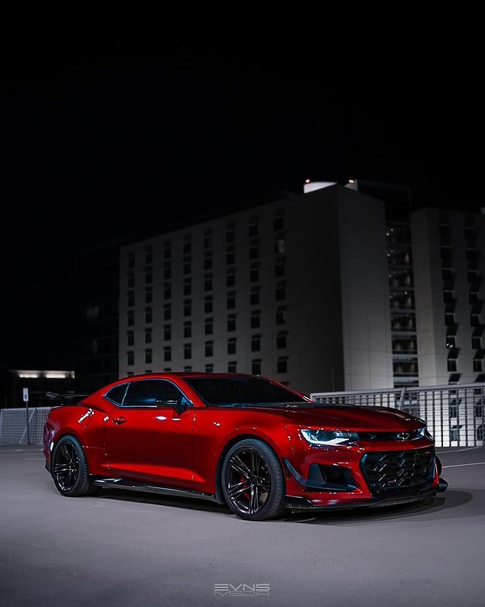 Earnhardt_Chevy's tweet image. Lights low, pulse high. 🌙✨ 

#ChevyCamaro #Camaro1LE #CamaroLife 

📸: @evns.media // Owner: @1le.ak