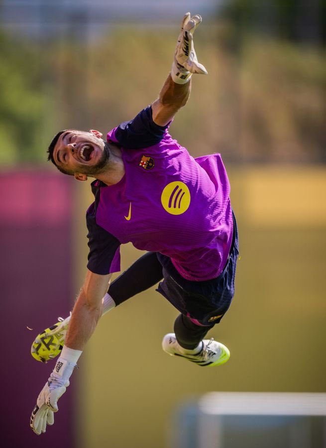 بعد از سالها گلری داریم که موقع سیو کردن چشماشو نمی بنده😭😭😭