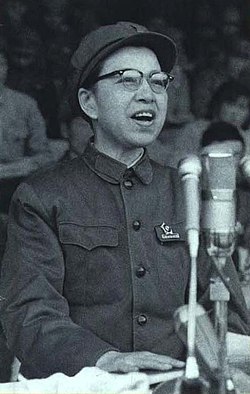 "İdeolojik alanda barış içinde bir arada yaşamak olamaz. 
Barış içinde bir arada yaşamak yozlaştırır."

-- Jiang Qing