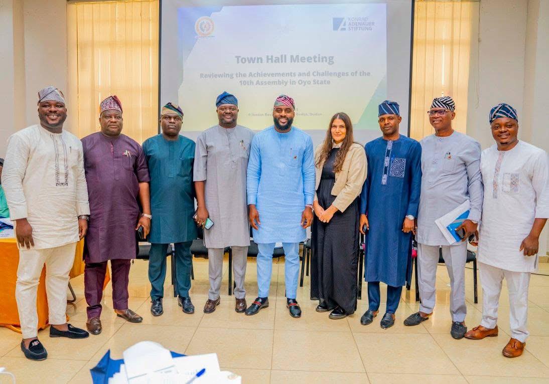 gbenga_oyekola1's tweet photo. The Oyo State House of Assembly, led by  Hon. Adebo Ogundoyin recently hosted a successful Town Hall Meeting in Ibadan. The event brought together citizens, stakeholders, and partners to discuss the Assembly's achievements and challenges.  #OYHA #10thAssembly  #TownHall2025 https://t.co/LeaYzbCnFP