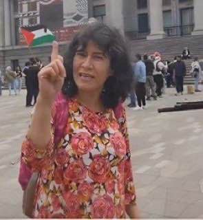 آن که به ما نپریده بود / کلاغ کون دریده بود
این حرومزاده دختر خلخالی جنایتکار است، والا هرکسی پدرش قاتل سادیستی و حرومزاده ای مثل خلخالی بود خودش را گم و گور میکرد اما این پتیاره خنده با کمال وقاحت آمده و پیشنهاد مجلس موسسان میده با بقیه اسهال طلبان مثل مهدیه گلرو توله آخوند