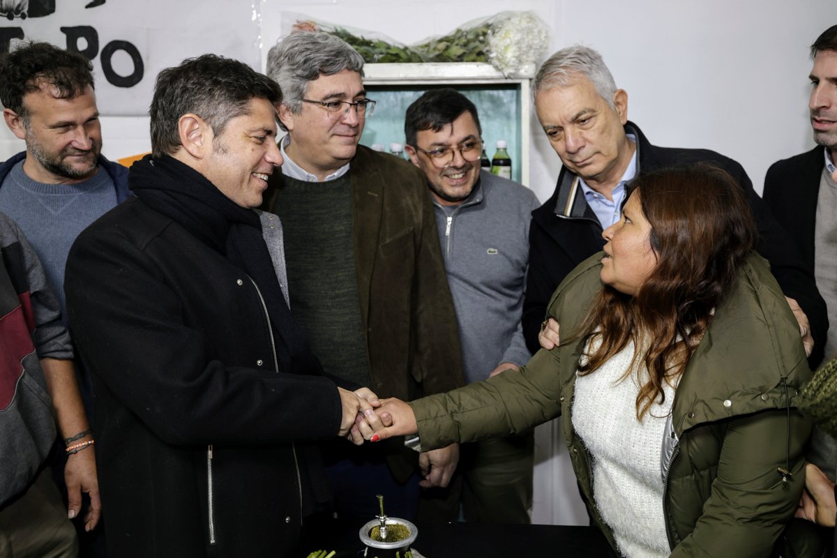 ¡Los vecinos de #LaPlata ya pueden hacer sus compras del mes en el nuevo Mercado Fijo Bonaerense que inauguramos junto a <a href="/Julio_Alak/">Julio Alak</a>!