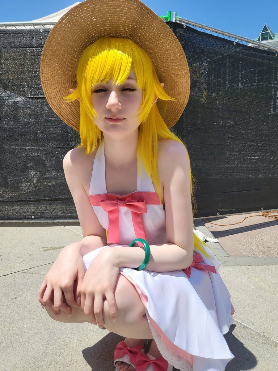 Too bright outside to take photos &amp; cant see turns me into ➡️ (๑-﹏-๑)