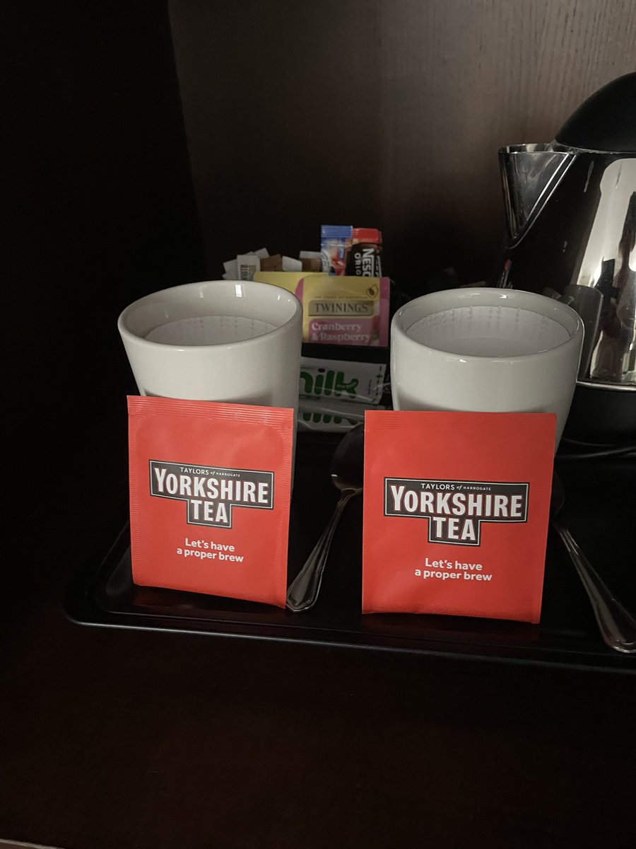 r_lynchcrime's tweet image. Harrogate Crime writing festival- good tea😉😉😉