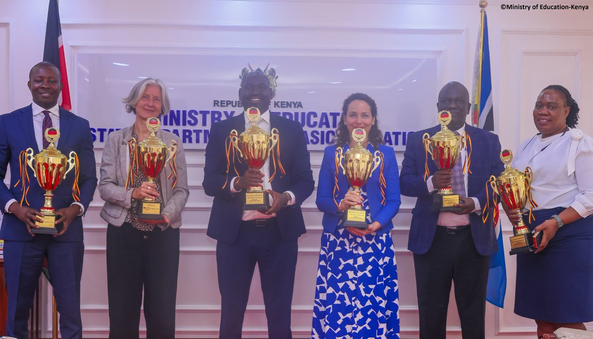 GermanyinKenya's tweet image. All set for German Elocution at #KenyaMusicFestival! 🇩🇪🏆
Yesterday, our Cultural Attaché handed over Embassy-sponsored trophies to PS Basic Education @Juliuskbitok.
Can’t wait for the nationals in August — viel Erfolg to all participants! 💪🎤 @kmf_kenya