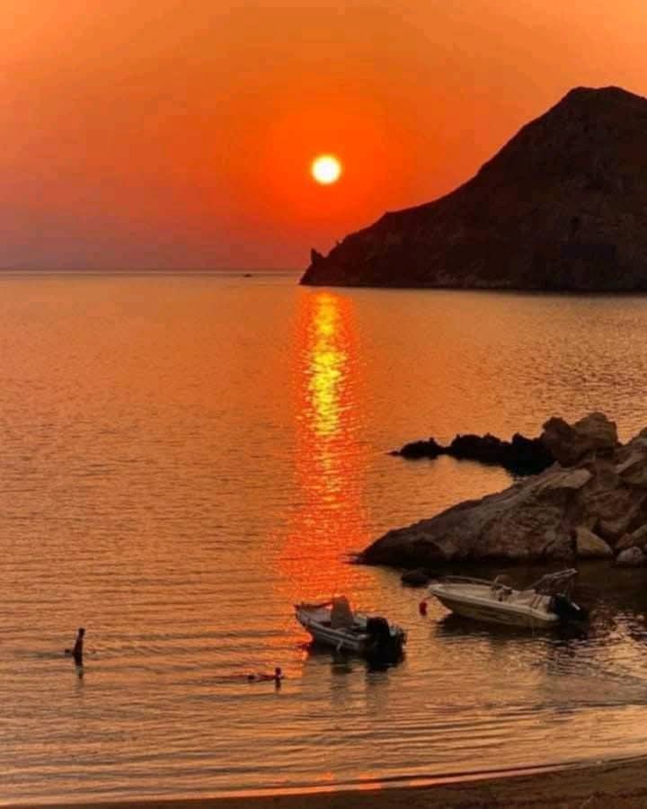 Είναι σχεδόν αδύνατο να παρακολουθησεις ένα ηλιοβασίλεμα  και να μην ονειρευτείς !!!