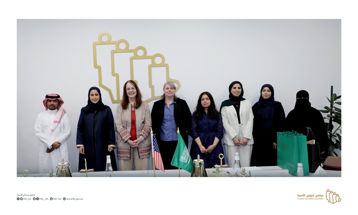 FAC_SA's tweet image. The Secretary General of the #FamilyAffairsCouncil, Dr. Maimoonah Al-Khalil, met with the Chargé d’Affaires of the United States Embassy in the Kingdom, Ms. Alison Dilworth, to discuss avenues of cooperation. The meeting reviewed the Kingdom’s participation in #CSW69 and the…
