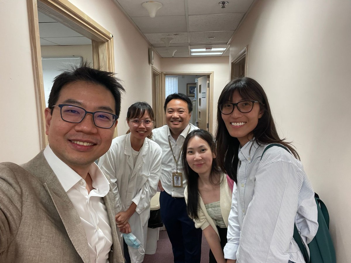 herbloong's tweet image. Thrilled to be able to welcome my ‘partner-in-crime’ @danieltanmd from @dukenus #Singapore and his research colleagues from @SingHealthSG #NCCS to our #P1CTC, #CCTU of @CUHKMedicine in Hong Kong 🇭🇰. Also a quick visit to #CUHKMedicalCentre 😃
@apoddc @APCLC_2023 @StephenLChan1