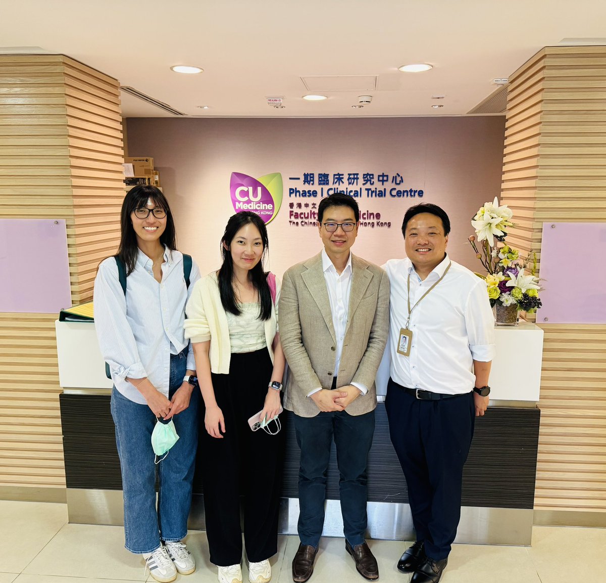 herbloong's tweet image. Thrilled to be able to welcome my ‘partner-in-crime’ @danieltanmd from @dukenus #Singapore and his research colleagues from @SingHealthSG #NCCS to our #P1CTC, #CCTU of @CUHKMedicine in Hong Kong 🇭🇰. Also a quick visit to #CUHKMedicalCentre 😃
@apoddc @APCLC_2023 @StephenLChan1