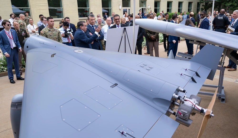 fa_abv's tweet image. The US shamelessly copies Iranian Shahed-136, producing it locally without acquiring a license from Iran.
Renames it to "LUCAS".