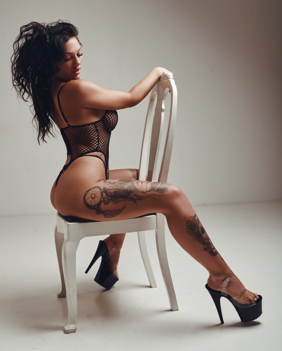 Isa (@frk_baddie) on Twitter photo 