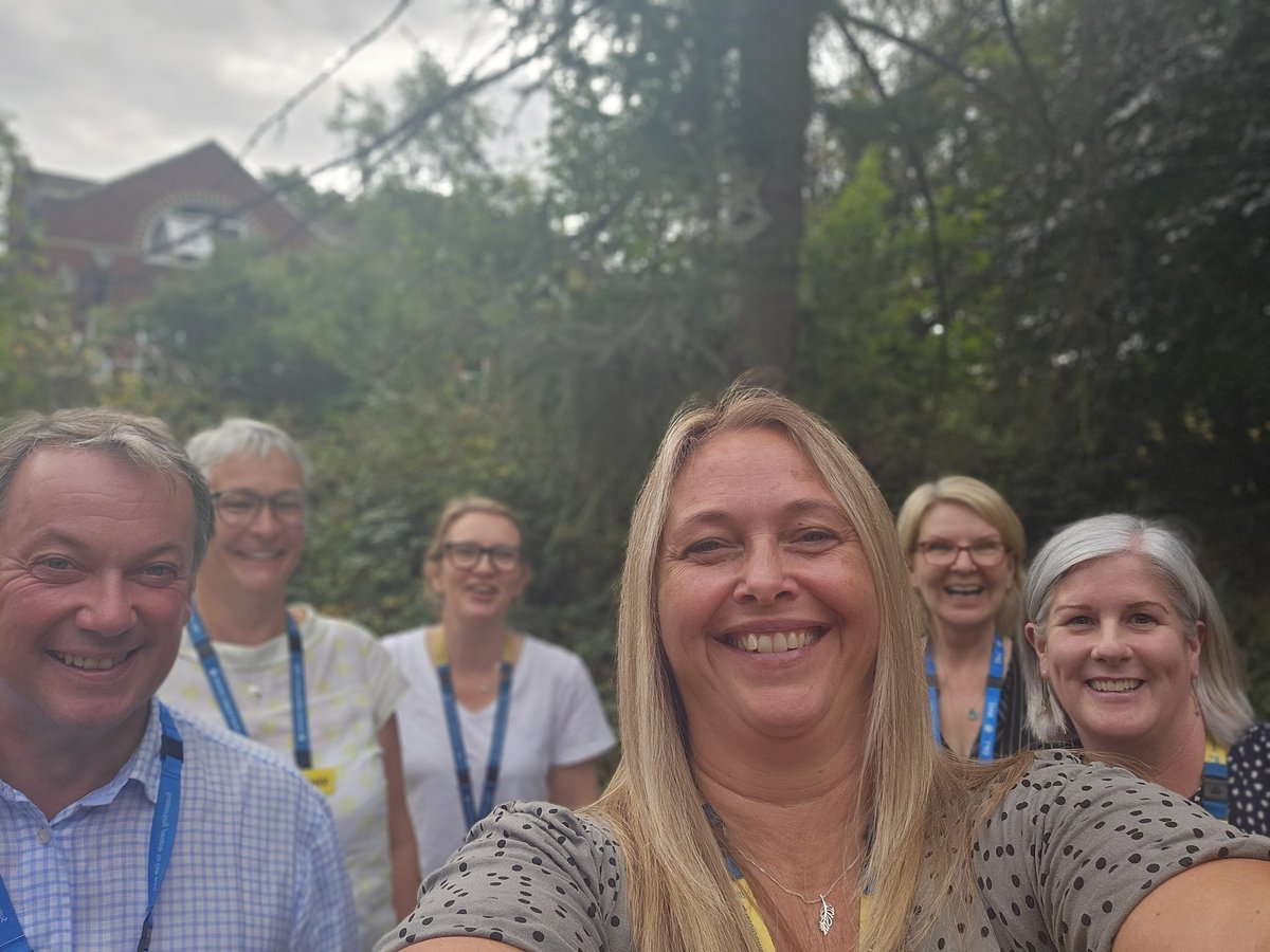HazelPowell11's tweet image. Just a delight spending the afternoon with @DPT_NHS Dementia Wellbeing Service in Bristol with Simon Hamilton NED. An open access/ no discharge service supporting people with dementia and their families in collaboration with @alzheimerssoc fabulous team doing great work 👏