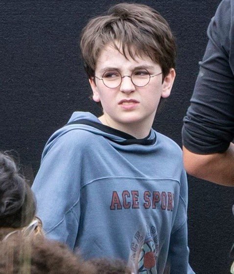 mateusstudies's tweet image. algumas das imagens que vazaram das gravações da nova série de Harry Potter, no zoológico. EU TÔ EM COMPLETO PÂNICO 😍😱🫨